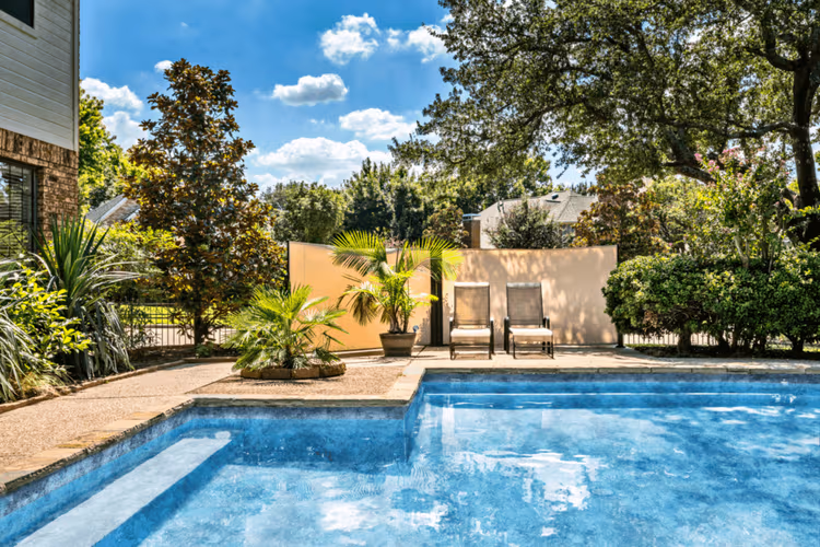 Why More Premier Builders Are Adding Vinyl Liner Pools