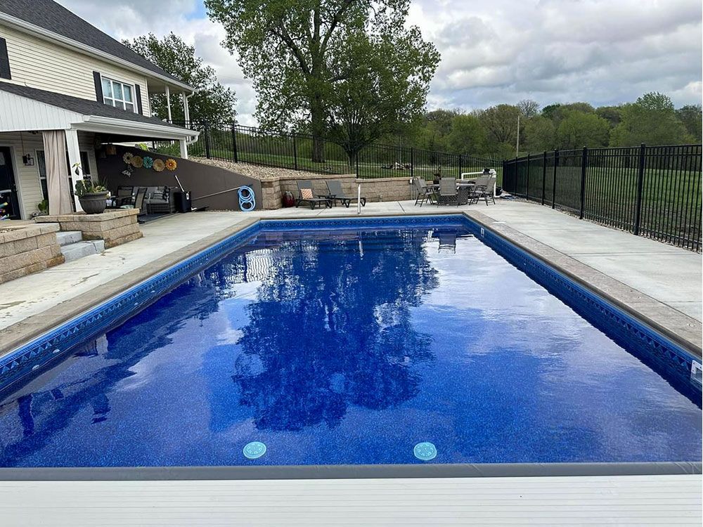 Pool with Georgetown liner and liner covered stairs